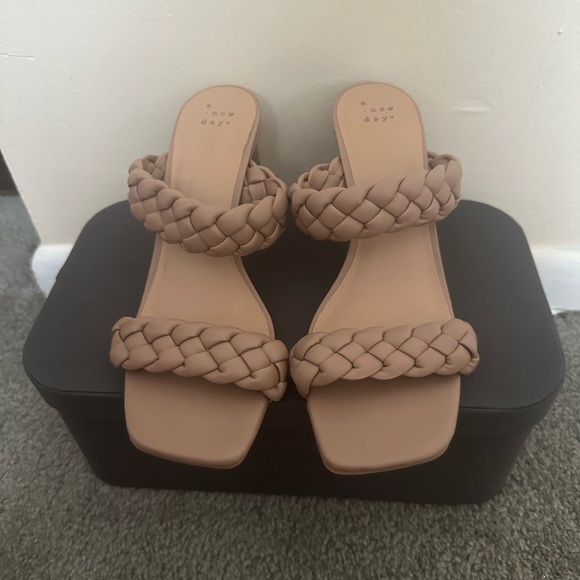 Target Heels - Picture 2 of 3